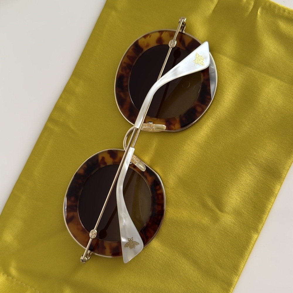 Gucci Oversized Gold and Brown Sunglasses with Tortoiseshell Frame - Picture 13 of 15